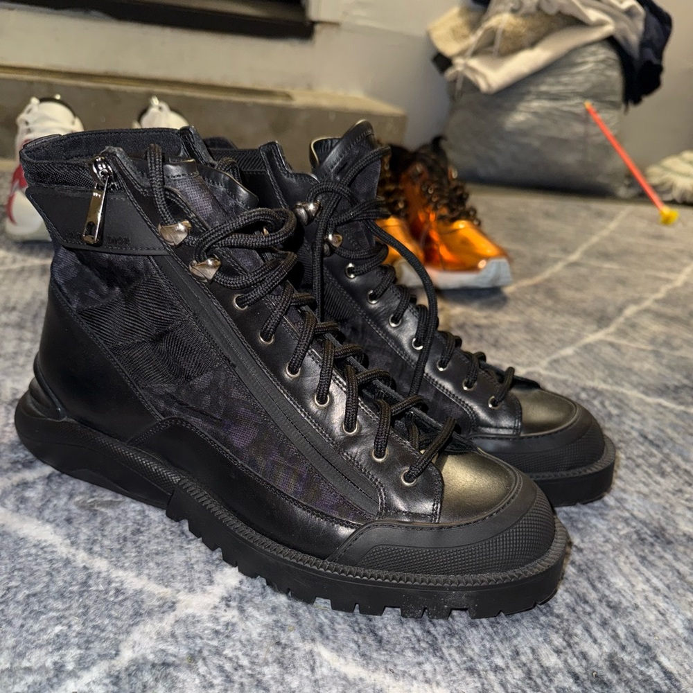 Dior Black Sneakers Sleek Minimalist Design - Picture 6 of 8